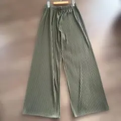 ユニクロ　プリーツパンツ L カーキ