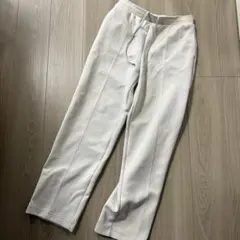 は*ん様 UNIQLO ホワイト カジュアルパンツ センタープレス