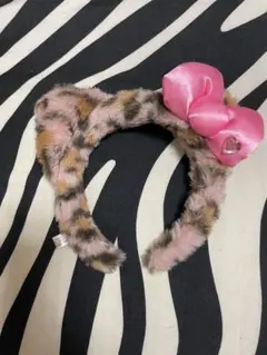 ヒョウ柄ピンクリボンカチューシャ　キティ　ハローキティ　ユニバ　レオパート