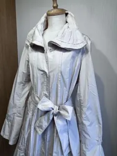 ヒロコビズ　HIROKO BIS アイボリー ベルト付きトレンチコート