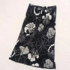 極美品 DAKS ダックス リネン100% ロングスカート 花柄 黒 67-93のサムネイル