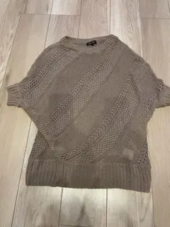 ベージュ 編み込み模様 ニットベスト　ドルマンスリーブ　リフレクト　9号