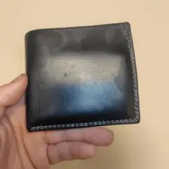 手作りの二つ折り牛革財布