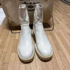 ホワイトレザー ジッパーブーツ