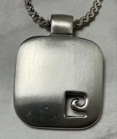 pierre cardin　ピエールカルダン　ペンダントネックレス　シルバー色のサムネイル