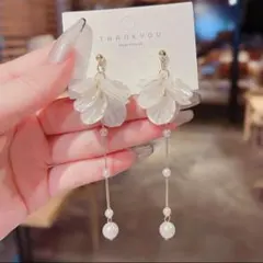 シェル花びらロングピアス　結婚式ブライダル　ゴールド