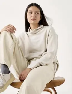 ユニクロ ソフトニットフリース リブハイネックT ベージュ