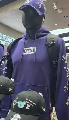 【海外限定】BT21 new era ニューエラ コラボ　フーディ　Army　紫