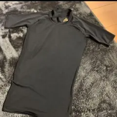 アディダス　インナーシャツ　１３０　TECHFIT