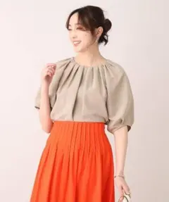 新品タグ付きUNTITLED ベージュ パフスリーブ ブラウス 02/Mサイズのサムネイル