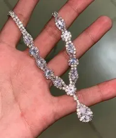 エレガントなクリスタル　ネックレス