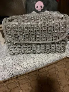 ビジュー装飾シルバークラッチバッグ