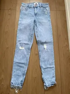 Bershka ライトブルーダメージスキニージーンズ