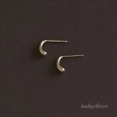 金のミニドロップピアス