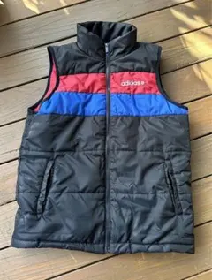 adidas ダウンベスト 黒・赤・青