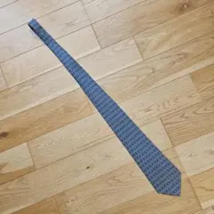 【大人気❣️】フェラガモ　シルクネクタイ　テニスラケット柄❣️