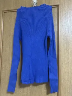リブ編みオフショルダー長袖ニット 青