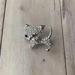 猫型ブローチ
