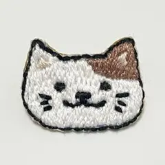 刺繍　猫　ネコ　ブローチ　ピンバッジ　ハンドメイド