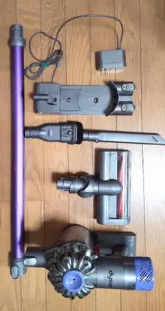 ダイソン SV10K V8 コードレスクリーナー 掃除機 充電器/ツール付き 