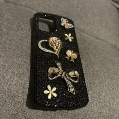 装飾付き黒iPhone15ケース