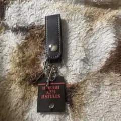 黒の合成皮革キーホルダー