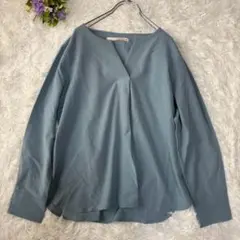 美品✨️ メルローズクレール【M】Vネック ブラウス 水色 長袖のサムネイル