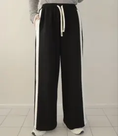 新品未使用ラインパンツ