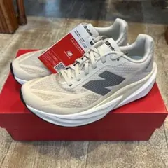 New Balance FuelCell Rebel ベージュ/グレーのサムネイル