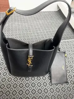 サンローラン YSL グレインレザー ホーボーバッグ ブラック ポーチ付き