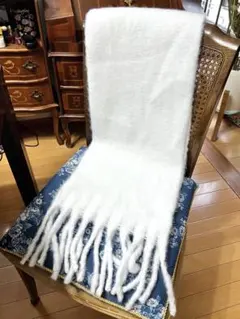 ホワイトフリンジモヘア風マフラー