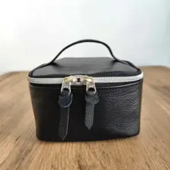 新品未使用 石井竜也デザイン 革の化粧品入れ バニティーポーチ ミラー