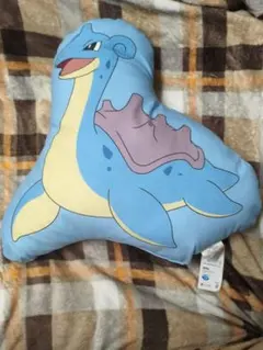 しまむら ポケモン コラボクッション（ラプラス） ラプラス しまむら ポケモン ダイカットクッション pokemon - メルカリ
