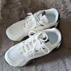 JISHI ホワイトスニーカーお値下げ可能