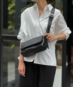 新品未使用　ビアズリー　レザーボディバッグ　ブラック　2025 今期