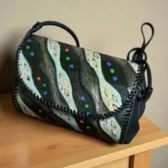 【奇抜なカラー】カラフルデザイン 【牛革にエナメル染料】レザーショルダーバッグ