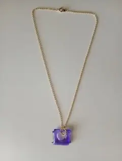 パンのやつ　パープルのレジンネックレス