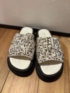 レトロガールスパンコール装飾 シルバー スライドサンダルのサムネイル