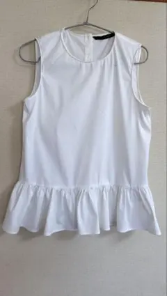 ZARA BASIC ホワイト ノースリーブブラウス 裾のフレアが可愛い！
