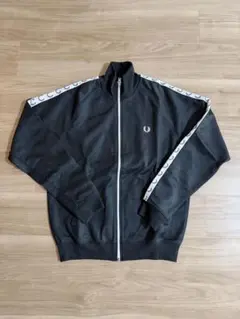 フレッドペリーTaped Track Jacket（テープド トラックジャケット
