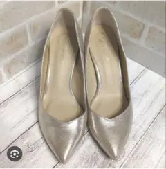 ゴールド パンプス