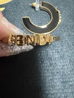FENDIフープピアス　ブラックのサムネイル