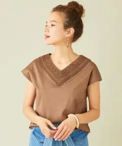 ビューティアンドユース Vネック Tシャツ