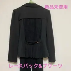 黒いパンツスーツ レースバック