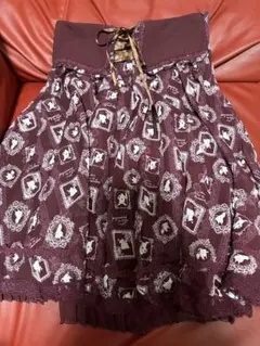 アクシーズファム×ふしぎの国のアリス　エンジ色スカート　Mサイズ