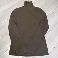 GU タートルネック　リブニット　ブラウン