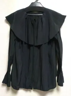 アーバンリサーチドアーズ ブラック 大きな襟 フレア袖 ブラウス