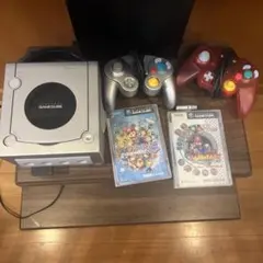 GameCube console and other software: Mario Kart & Mario Party (tested and working). Memory card included.