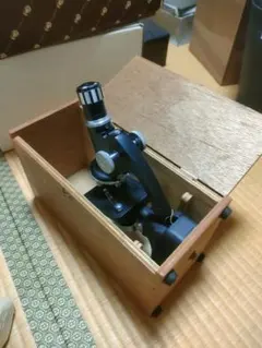 顕微鏡 木製ケース入り ライト付き レトロ アンティーク ビンテージ 昭和レトロ