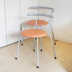ポストモダンなチェア2脚セット　KOKUYO／オフィス家具／会議椅子／廃盤品のサムネイル